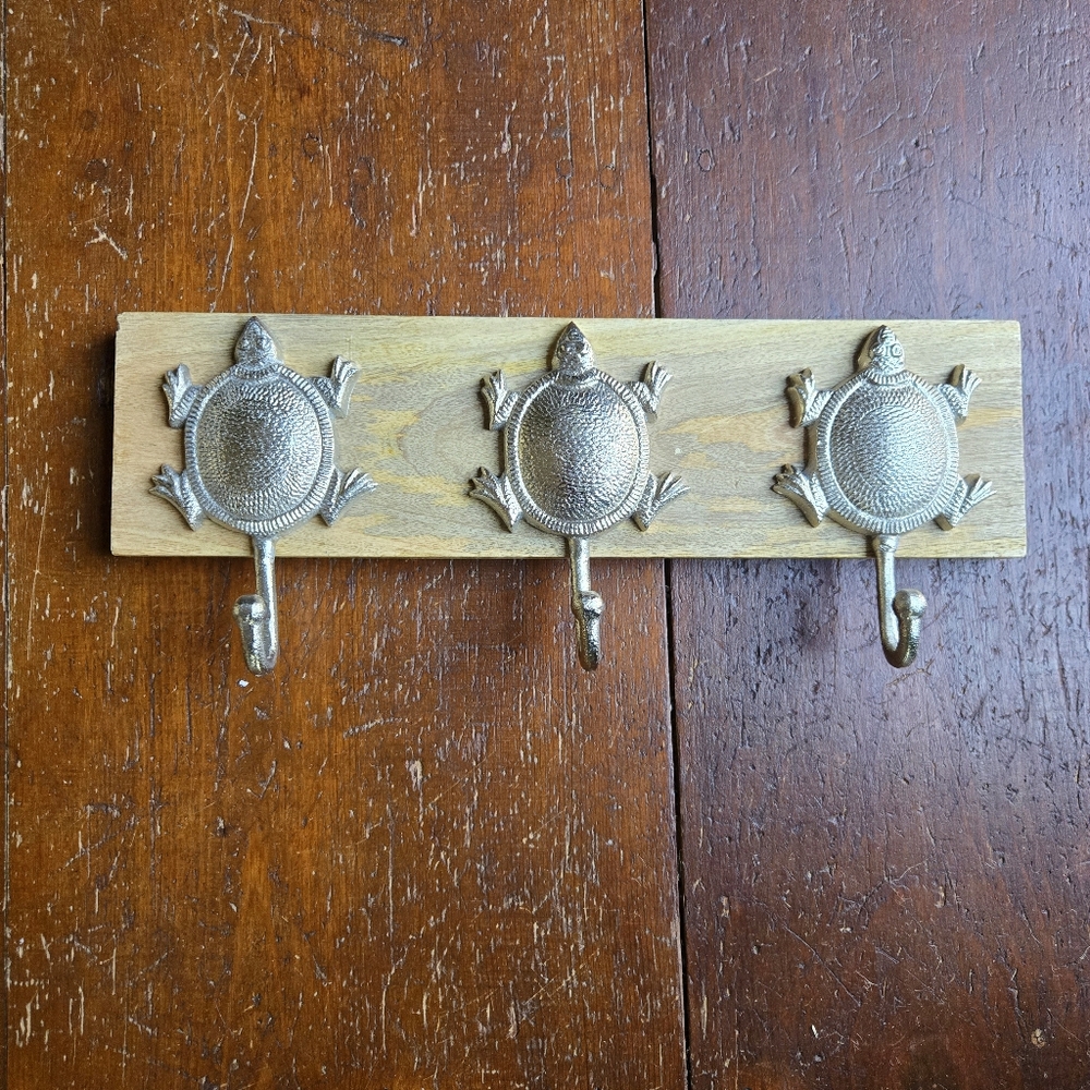 Wooden Silver Turtle Tortoise Coat Hanger Rack - Picture 2 of 6